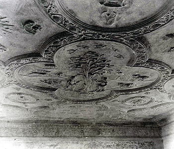 The decorated ceiling at Manor Farmhouse [X405/42]